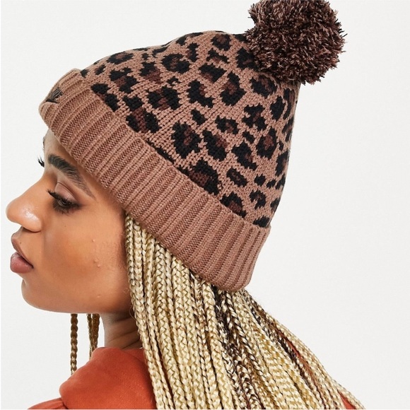 NWOT Nike leopard print pom pom cuffed beanie hat - Picture 2 of 4